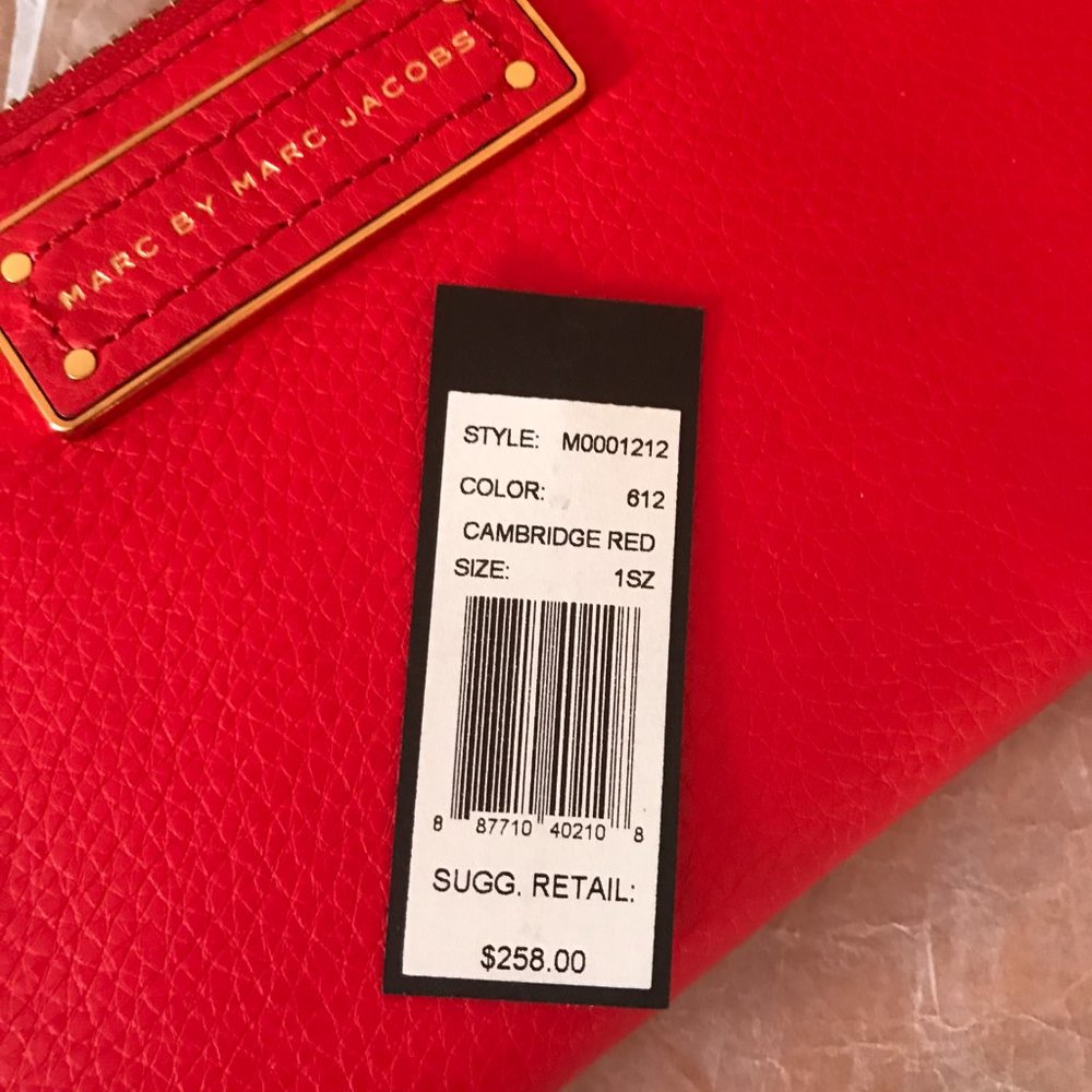 Marc Jacobs Too Hot to Handle Red Zip Around Wallet - Picture 8 of 9